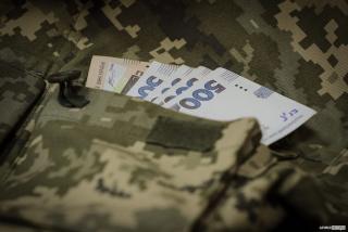 Верховна Рада України визначила, що проведення щорічної разової виплати оборонцям України  відбуватиметься до Дня Незалежності України